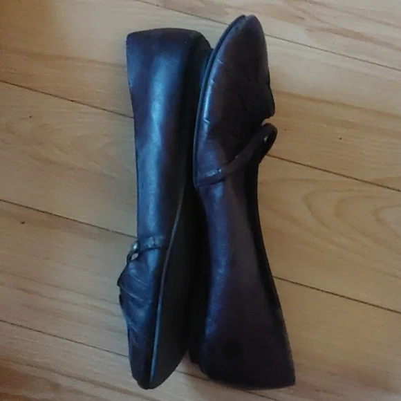 Shoes - Picture 2 of 2